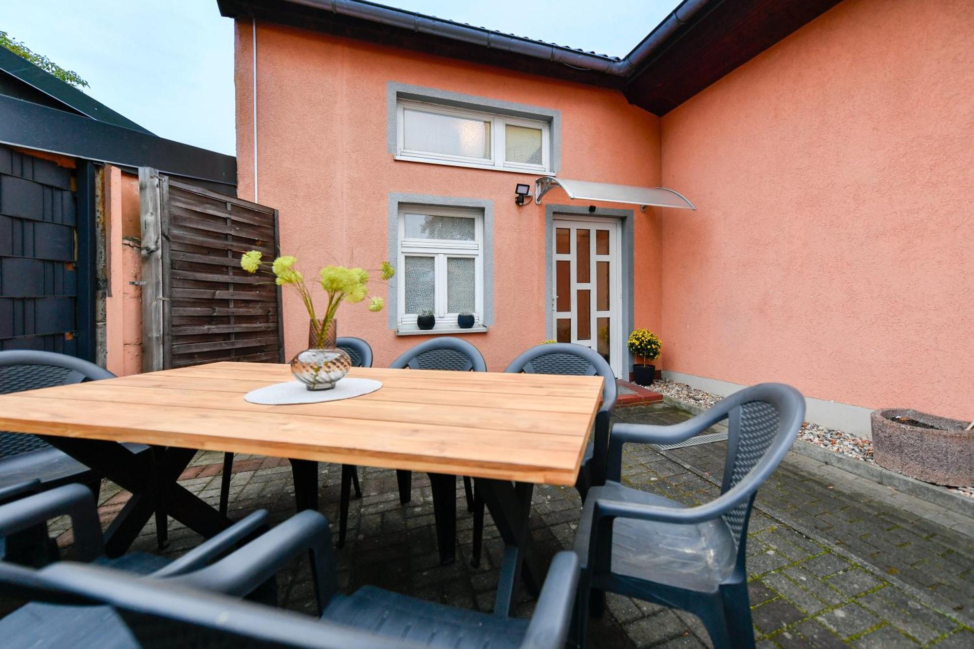 Grosses Spree Apartment, 3 Schlafzimmer Bis 10 Personen, 4X Kfz Parkplatz, Terrasse, Waschtrockner, Wlan, Netflix Cottbus Exterior photo